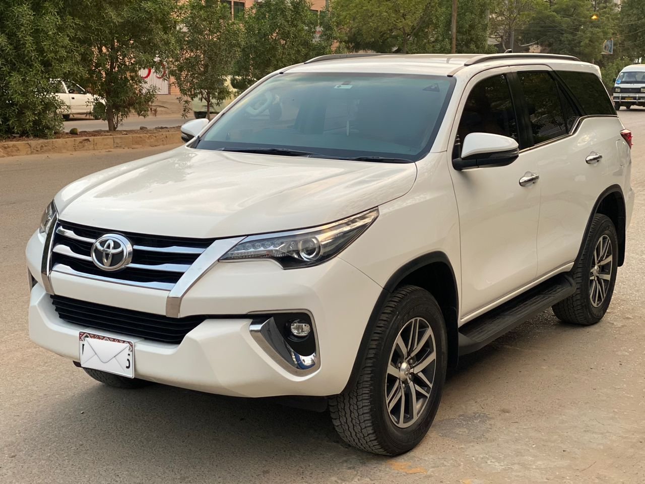 Toyota-Fortuner-white-color-2024